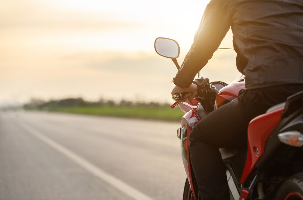 Melhor seguro viagem moto: saiba o que é e quanto custa